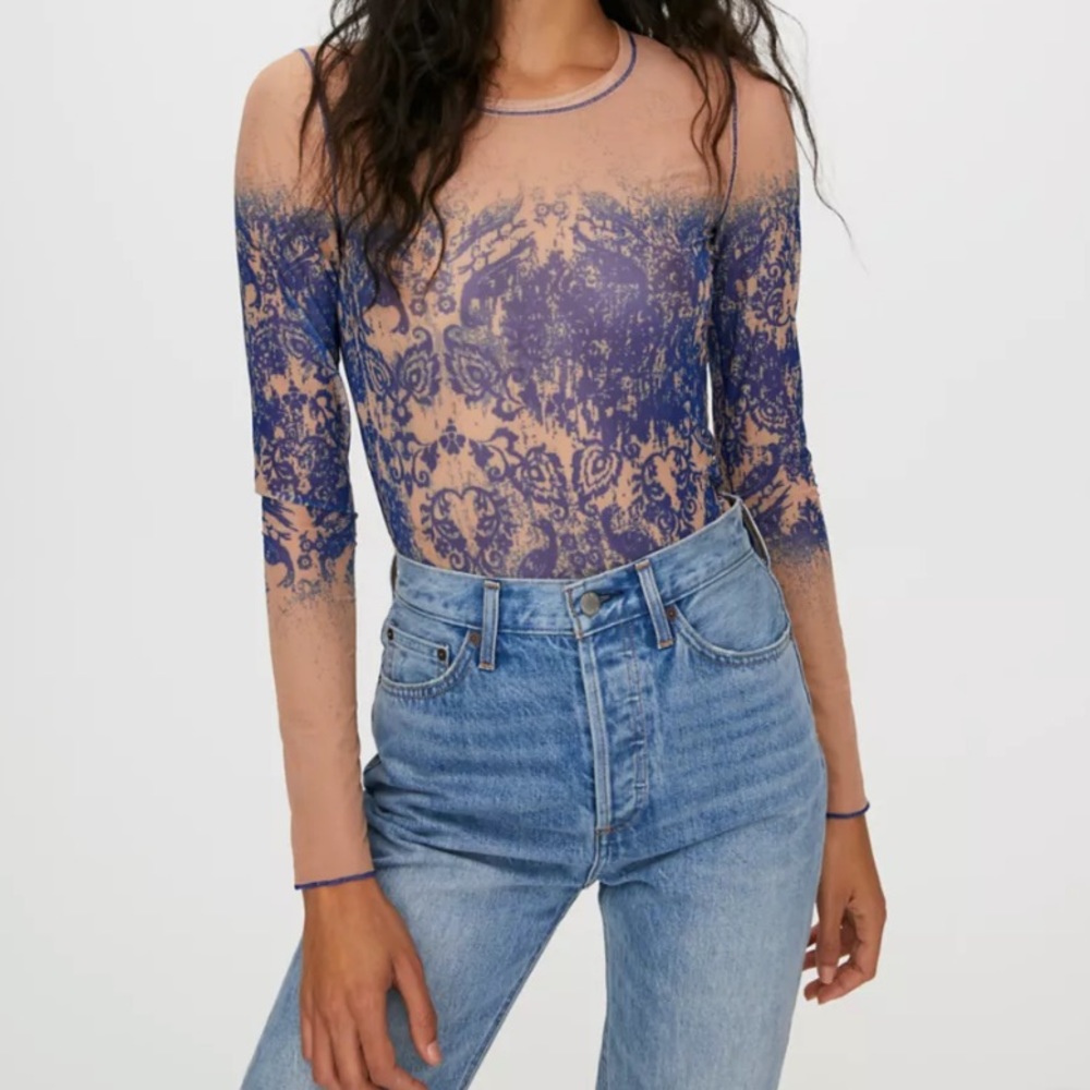 Aritzia Wilfred graphic mesh long sleeve